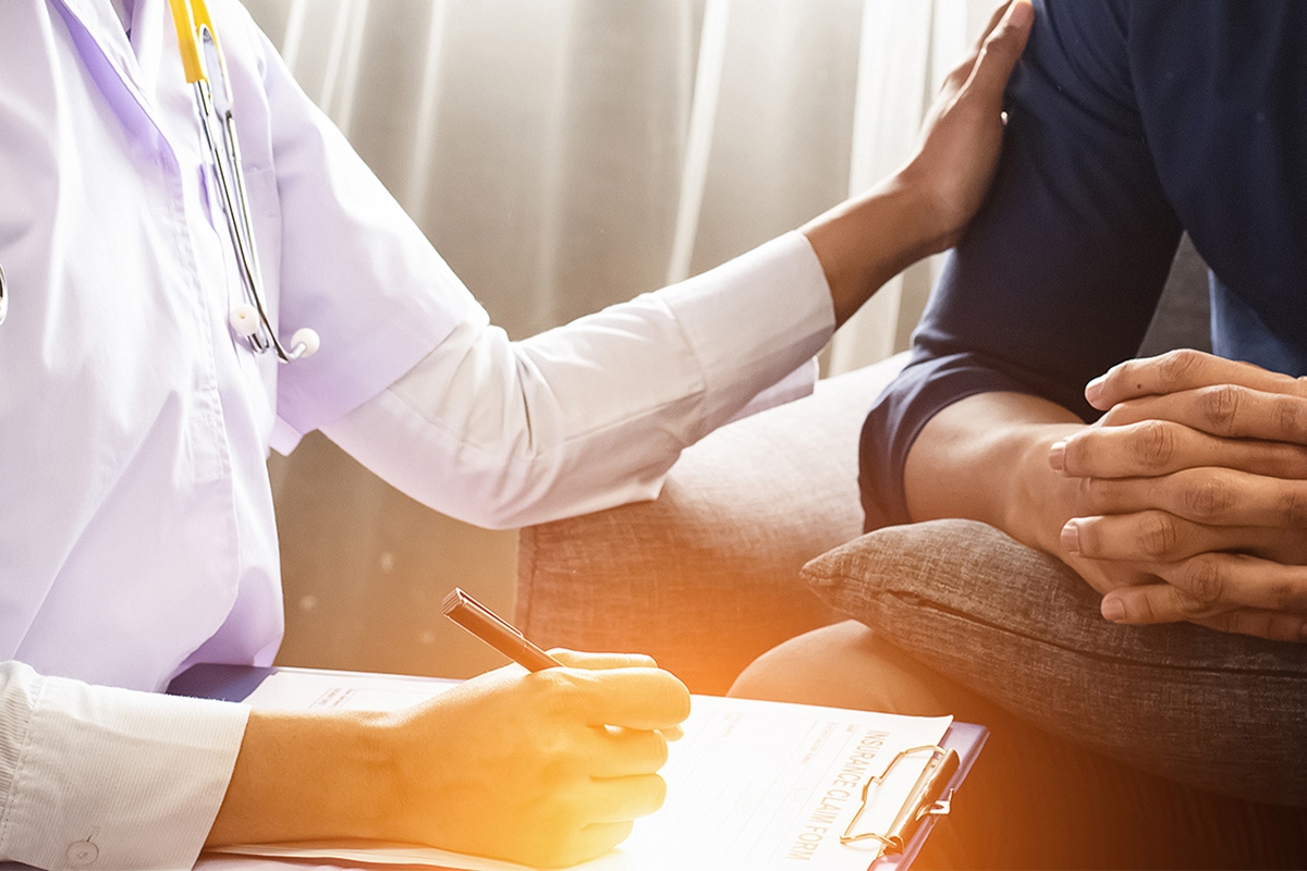 متابعة يومية دقيقة لحالة المتعافين لضمان استمرار التعافي واستقرار الصحة