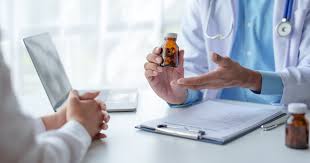 متابعة طبية وإدارة علاج دوائي لمريض داخل مركز علاج الإدمان